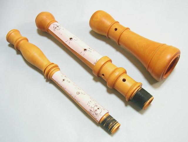 バロックオーボエ：方眼紙コピーを張り指穴をあけます バロック木管図書館 Woodwind